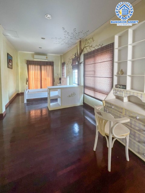 *****ทาวน์โฮมมือสองย่านกรุงเทพฯ ม.นนทรีเพลส พระราม5 เนื้อที่ 26 ตร.ว.  ฟังก์ชัน 4 ห้องนอน 4 ห้องน้ำ ที่จอดรถ 1 คัน บ้านกว้าง เฟอร์นิเจอร์ครบ! บนทำเลแห่งการเดินทาง ใกล้รถไฟฟ้าสายสีม่วง "สถานีแยกติวานนท์" จองเลย!